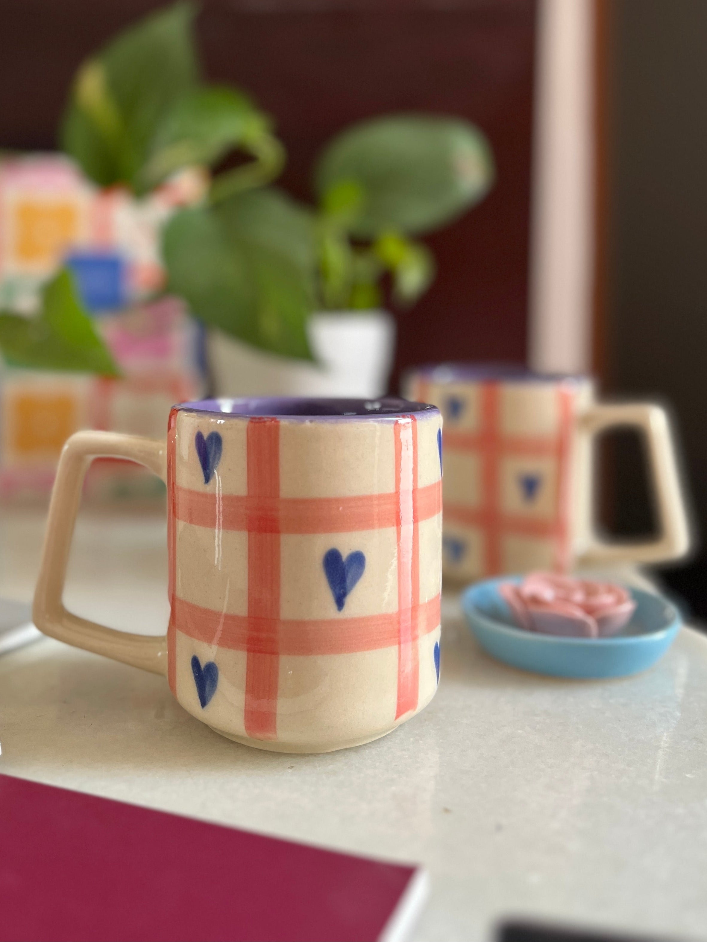 Angular mug holder with pink checks, striking, unique and purple. 