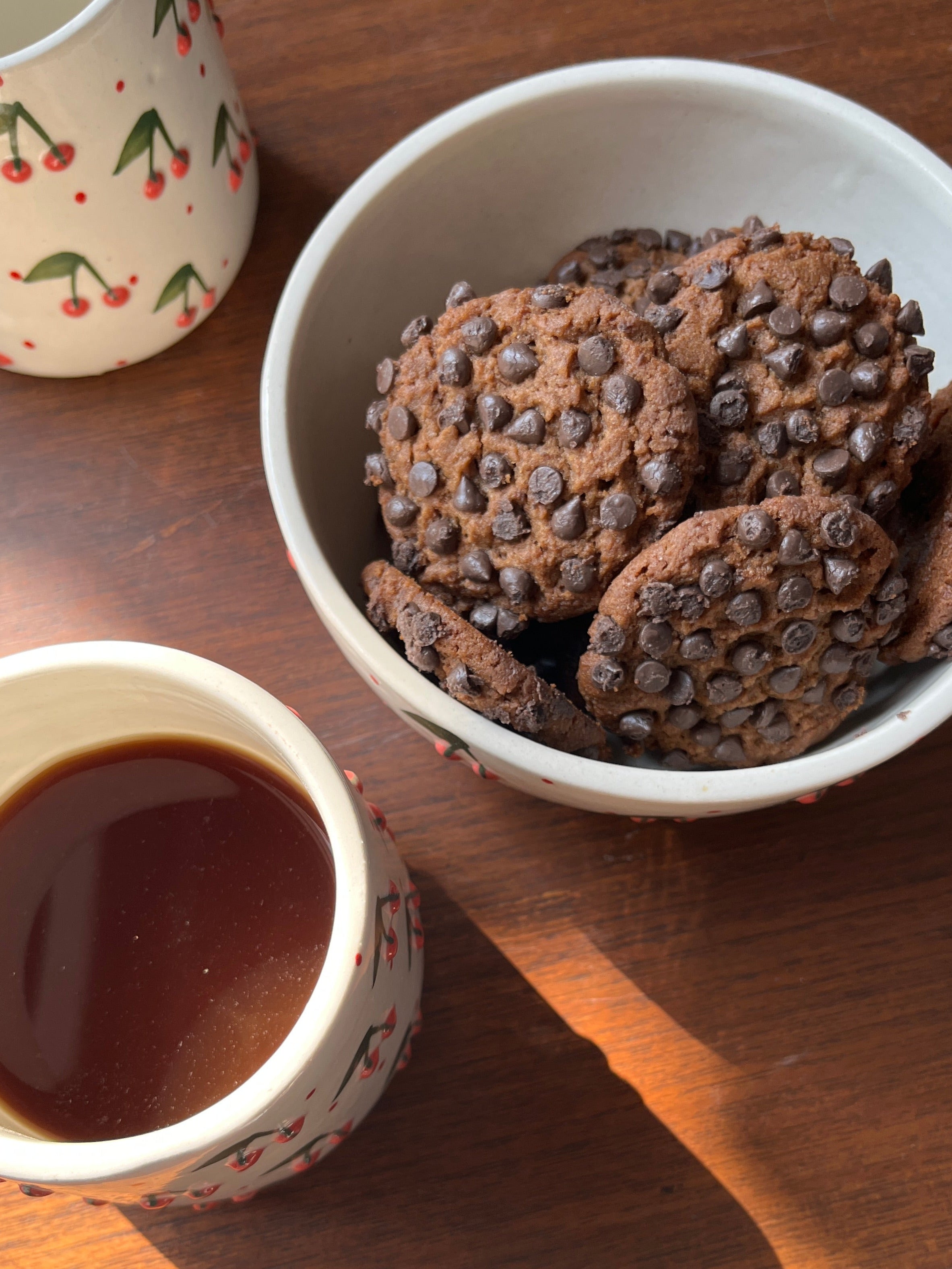 Top view of the Berry Berry Set with two mugs and two bowls.