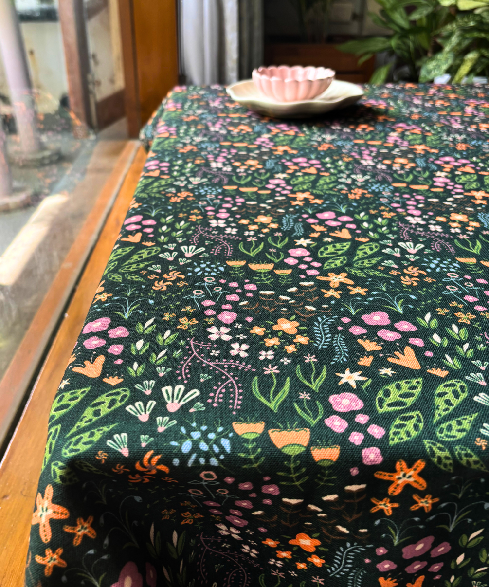 Printed linen blend table cover for 4 to 6 seater table