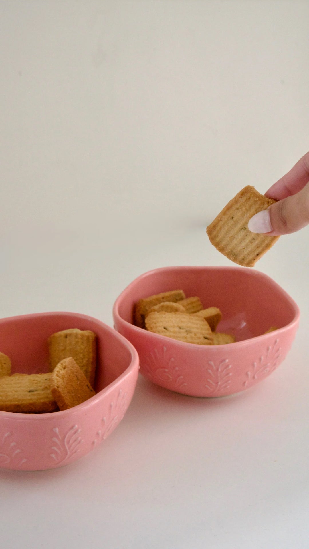 Flamingo ceramic serving bowl with embossed 3D motifs