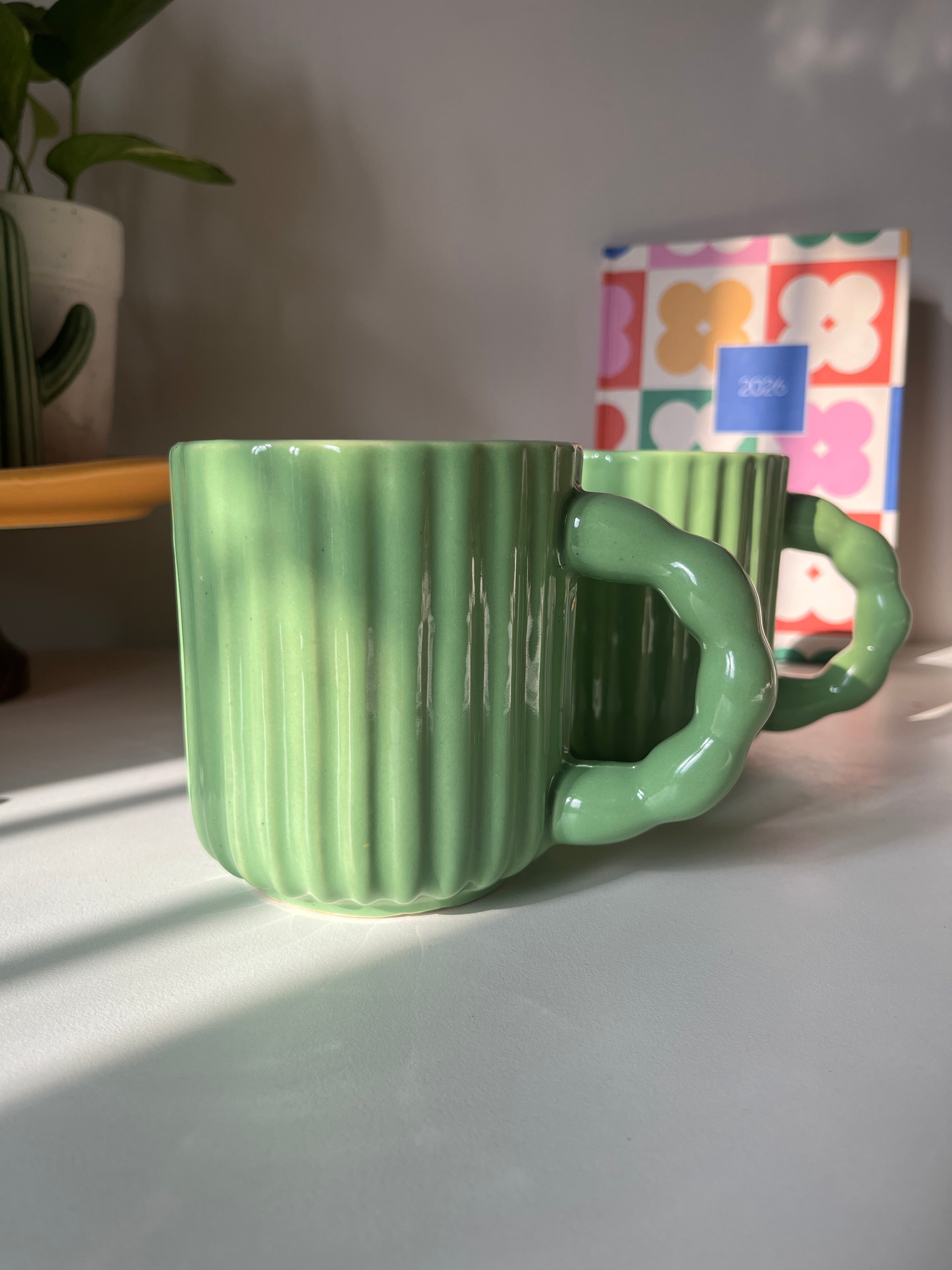 Ribbed green ceramic Kiwi Mug with ergonomic curved handle