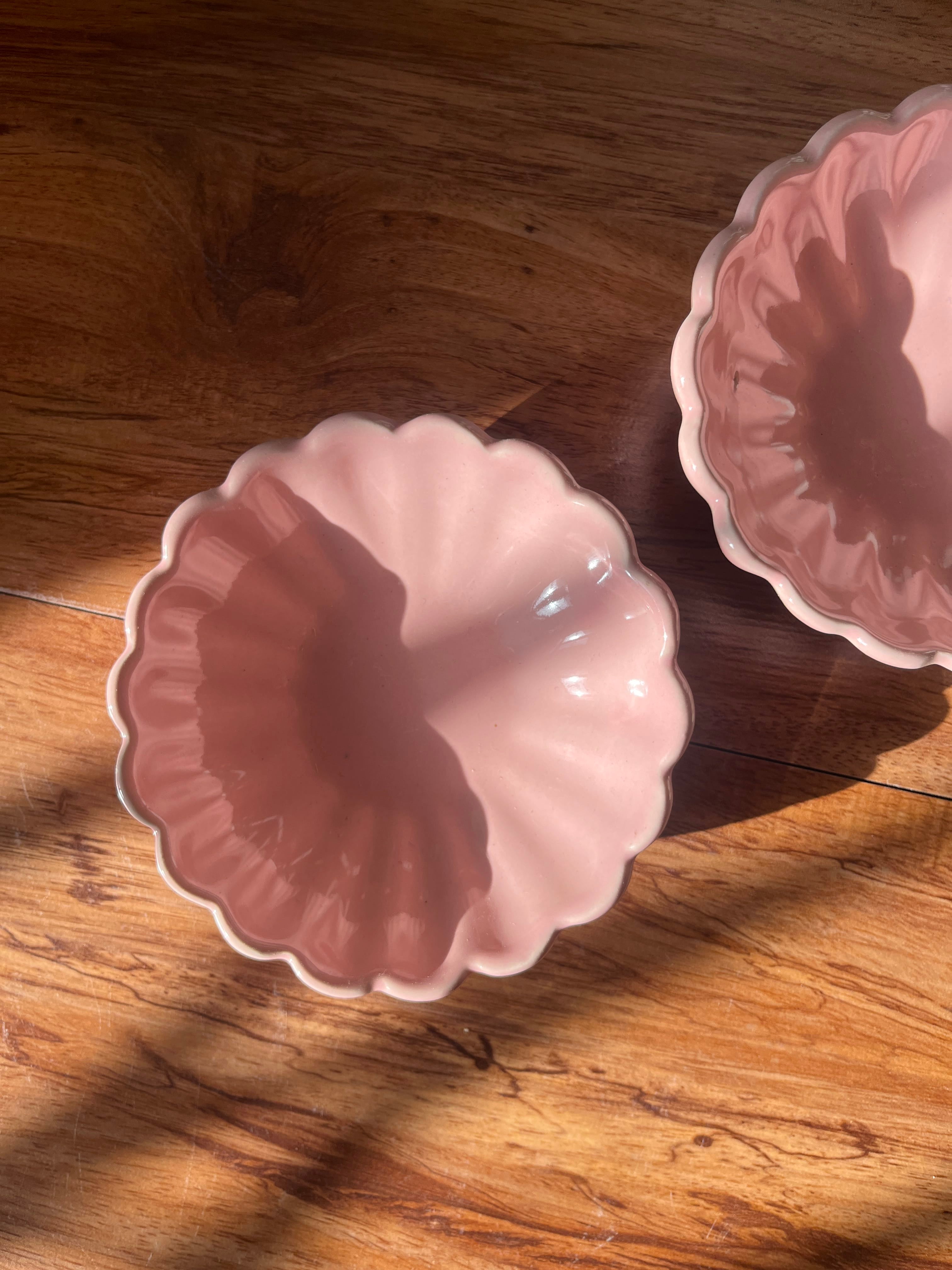 Pink Daisy ceramic flower bowl with scalloped petal design by Madam Jan.