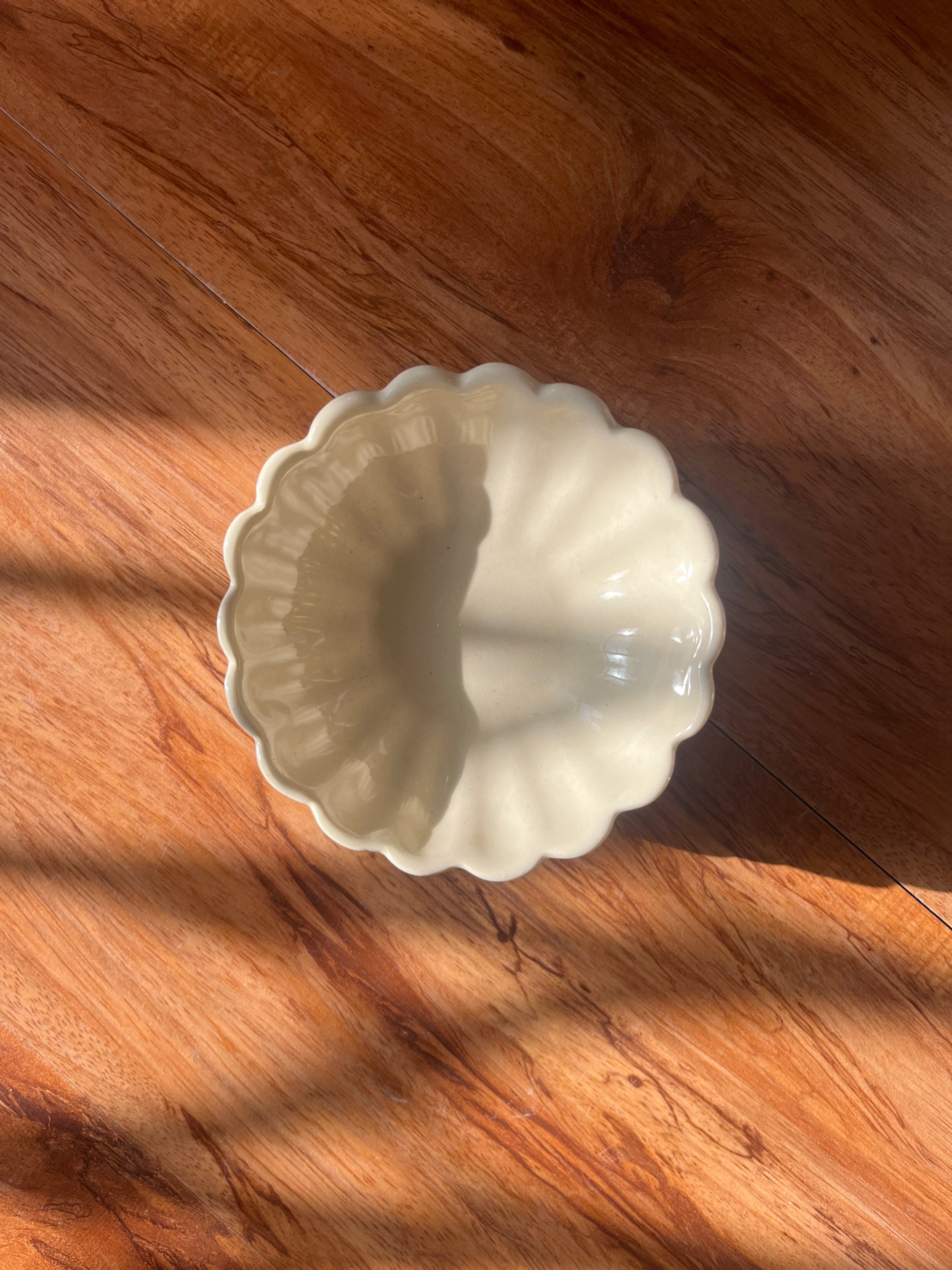 White Daisy ceramic flower bowl with scalloped petal design by Madam Jan.